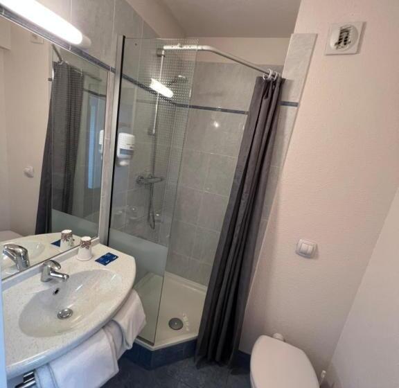 Номер Стандарт Трехместный, Brit Hotel Saumur