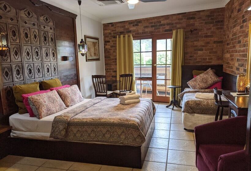 اتاق اجرایی, Ettalong Beach Tourist Resort