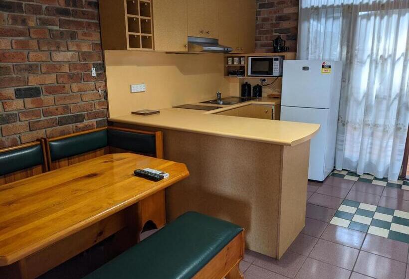 اتاق اجرایی, Ettalong Beach Tourist Resort