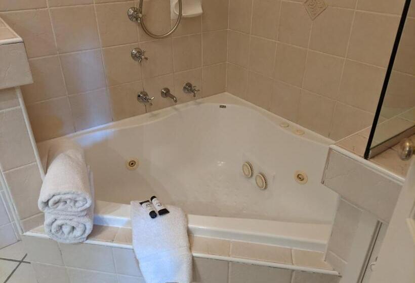 سوئیت با وان آب گرم, Ettalong Beach Tourist Resort