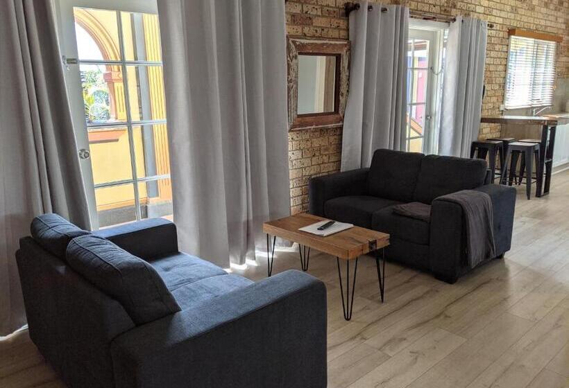 سوییت خانوادگی, Ettalong Beach Tourist Resort