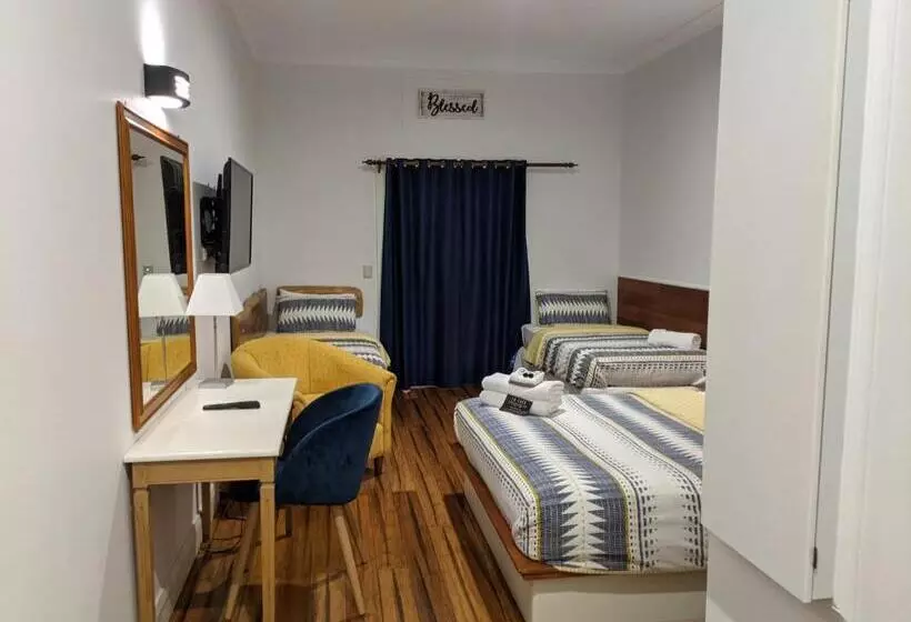 Perhehuone, Ettalong Beach Tourist Resort