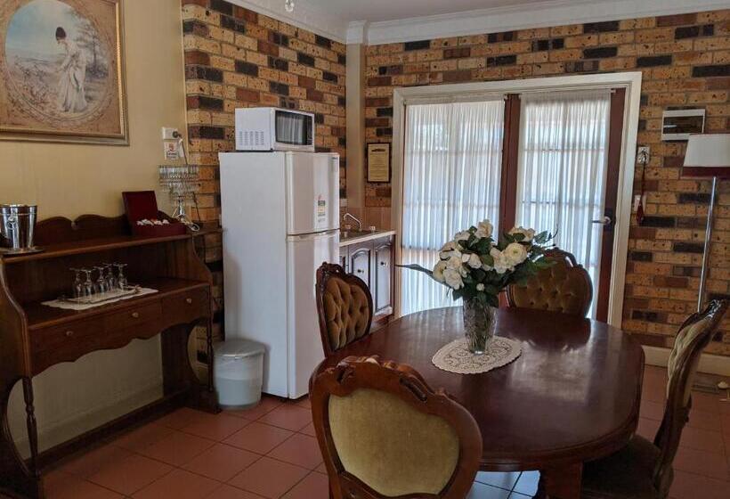 سوییت لوکس, Ettalong Beach Tourist Resort