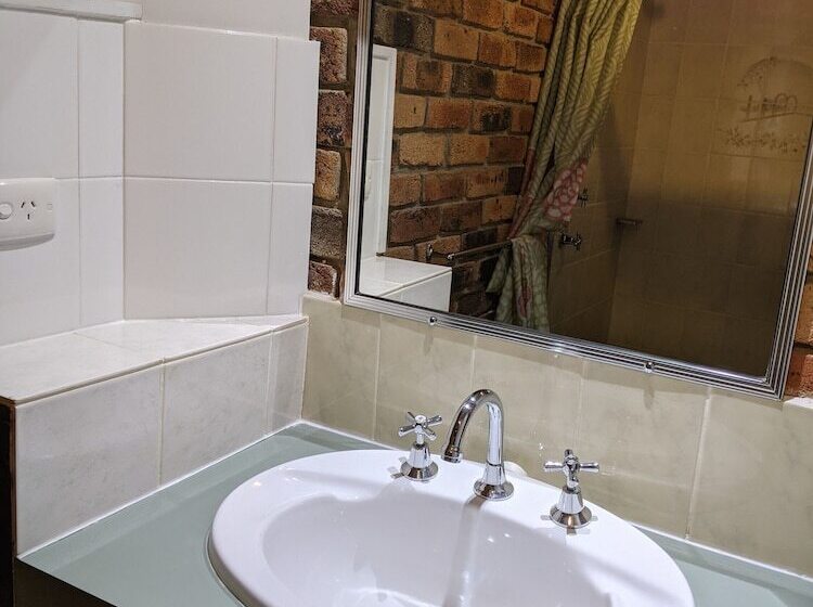 اتاق اجرایی, Ettalong Beach Tourist Resort