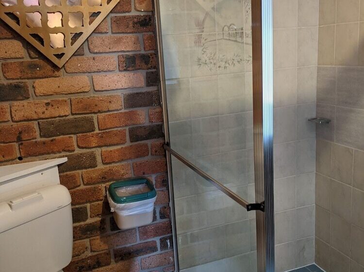 اتاق اجرایی, Ettalong Beach Tourist Resort