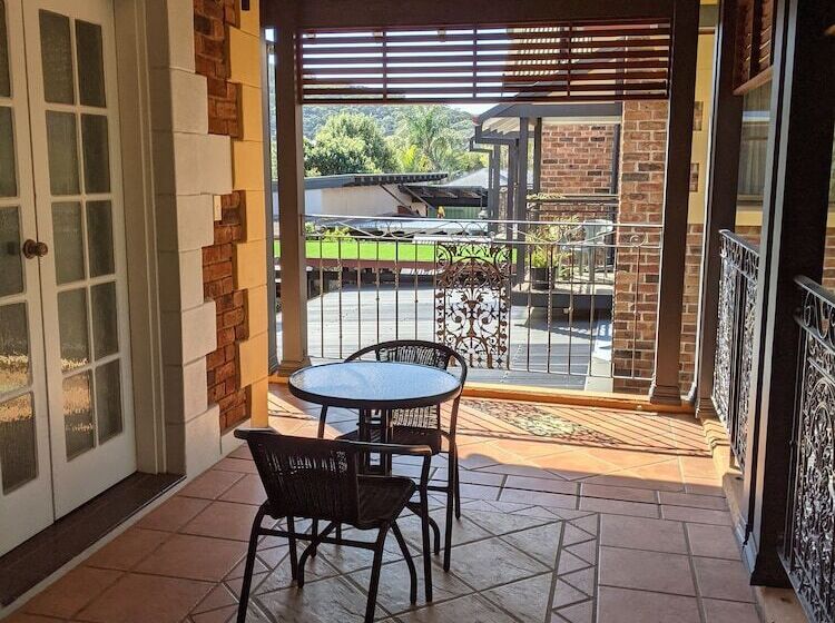 اتاق اجرایی, Ettalong Beach Tourist Resort