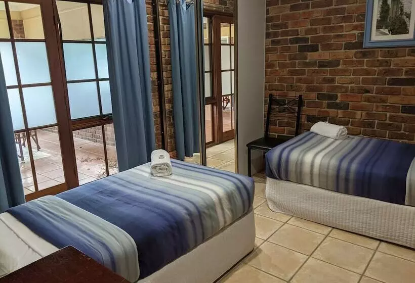 Perhesviitti, Ettalong Beach Tourist Resort