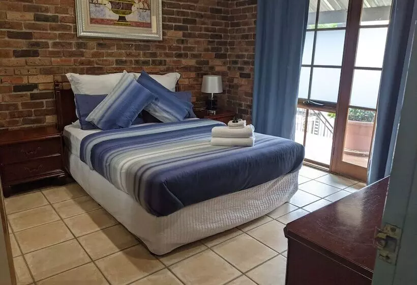 Perhesviitti, Ettalong Beach Tourist Resort