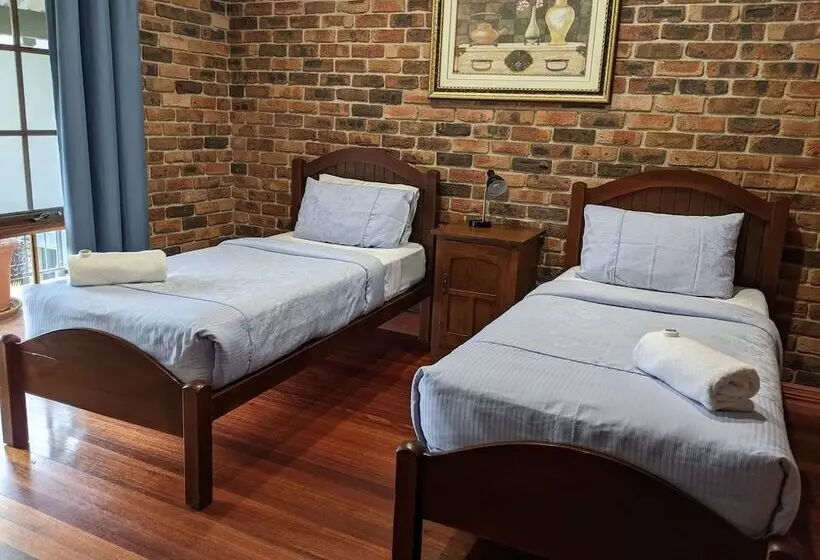 Perhesviitti, Ettalong Beach Tourist Resort
