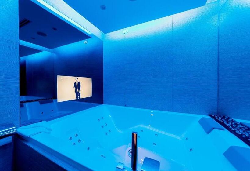 수피리어 룸, Diamante M