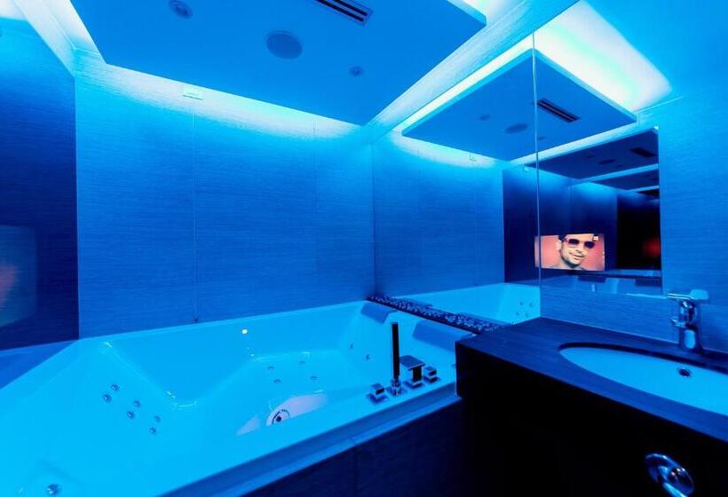 수피리어 룸, Diamante M