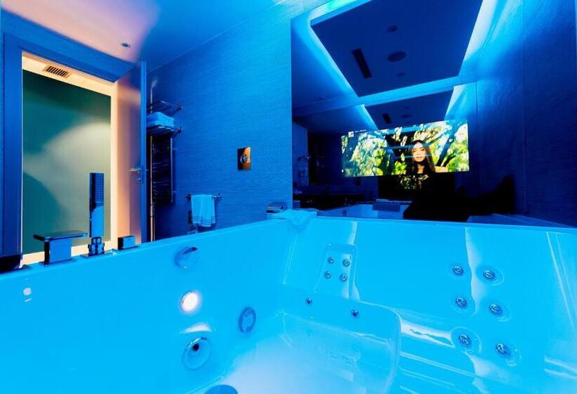 수피리어 룸, Diamante M