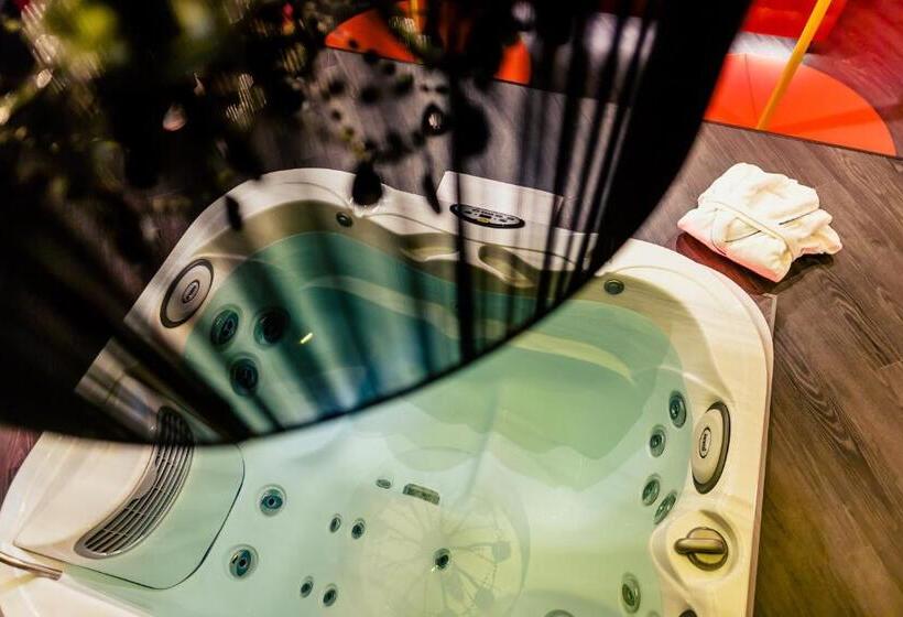 자쿠지 스위트, Diamante M