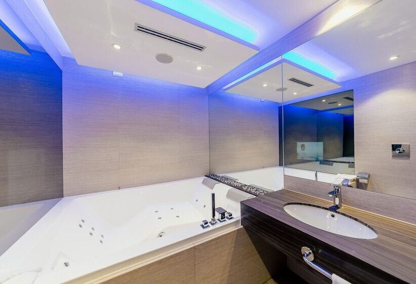 수피리어 룸, Diamante M