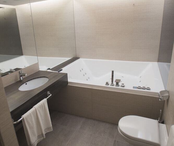 수피리어 룸, Diamante M