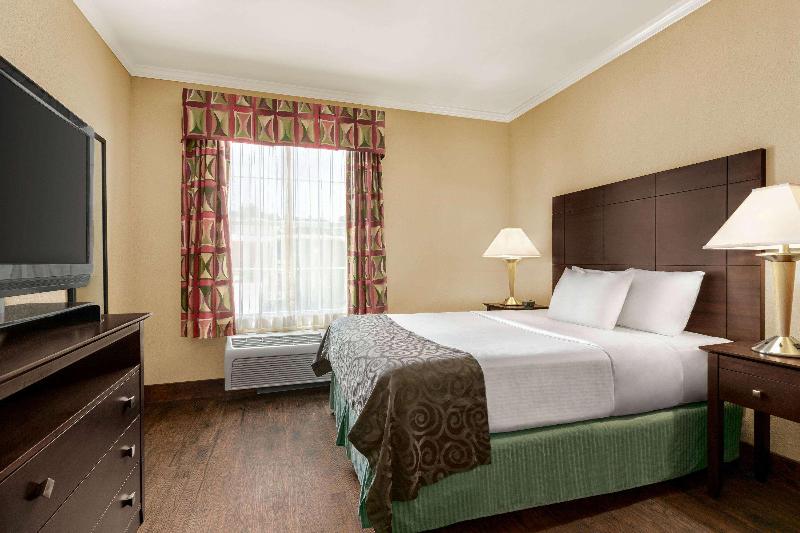 带大床的标准间, Hampton Inn & Suites Albuquerque Airport