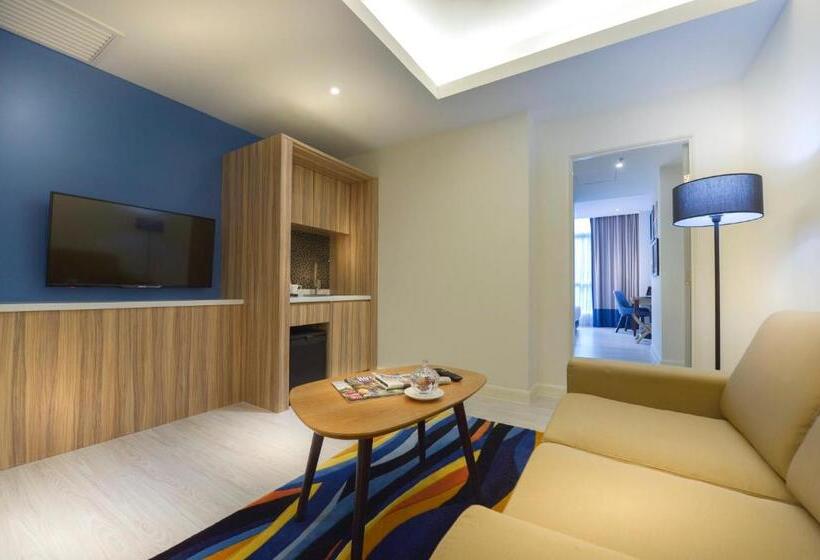 Люкс Кровать Кинг, Mercure Kota Kinabalu City Centre