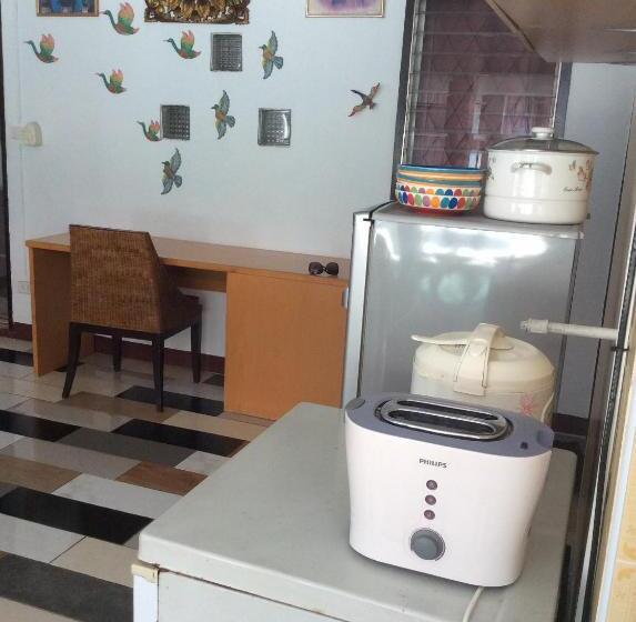 اتاق لوکس, Saithong House