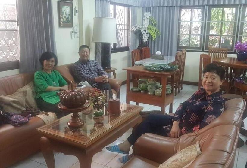 اتاق لوکس, Saithong House