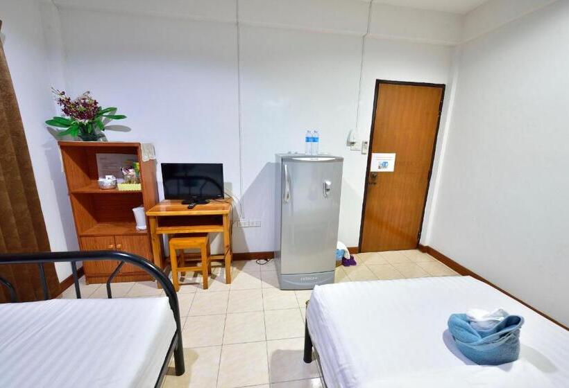 اتاق استاندارد با سرویس بهداشتی مشترک, Saithong House