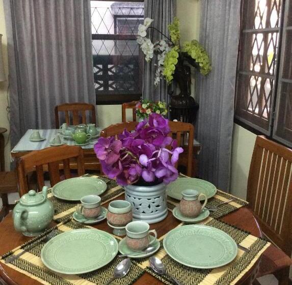 اتاق استاندارد با سرویس بهداشتی مشترک, Saithong House