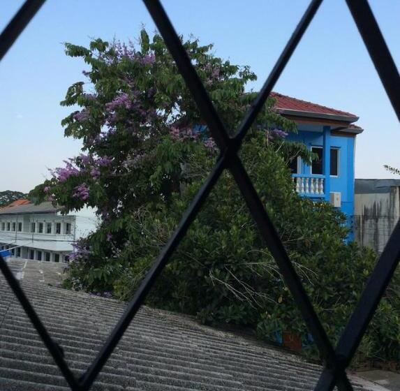 اتاق استاندارد با سرویس بهداشتی مشترک, Saithong House