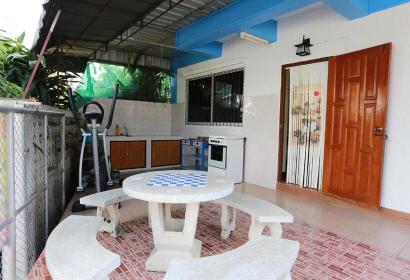 اتاق خانوادگی, Saithong House