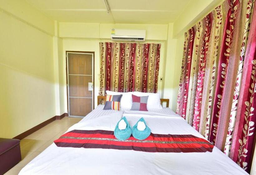 اتاق استاندارد سه تخته با بالکن, Saithong House