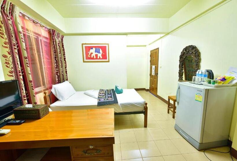 اتاق استاندارد سه تخته با بالکن, Saithong House