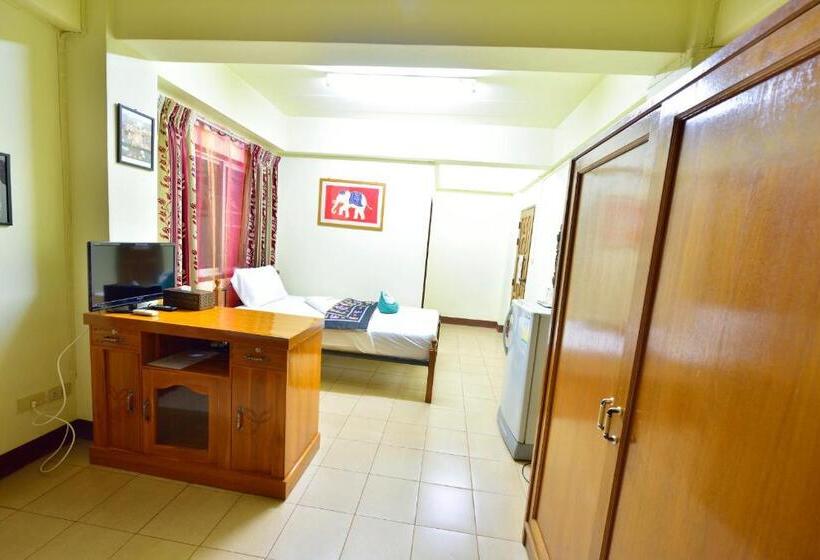 اتاق استاندارد سه تخته با بالکن, Saithong House