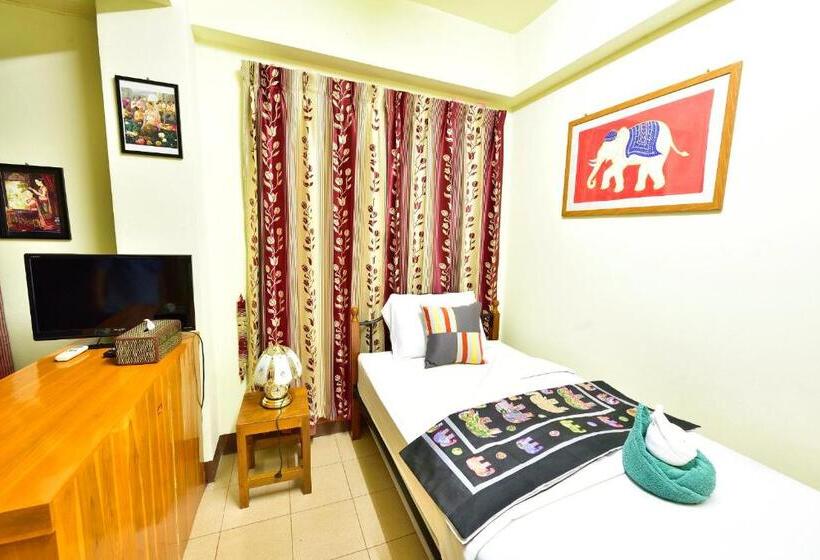 اتاق استاندارد سه تخته با بالکن, Saithong House