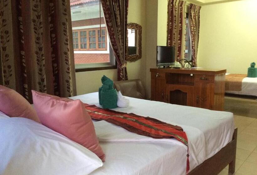 اتاق استاندارد سه تخته با بالکن, Saithong House