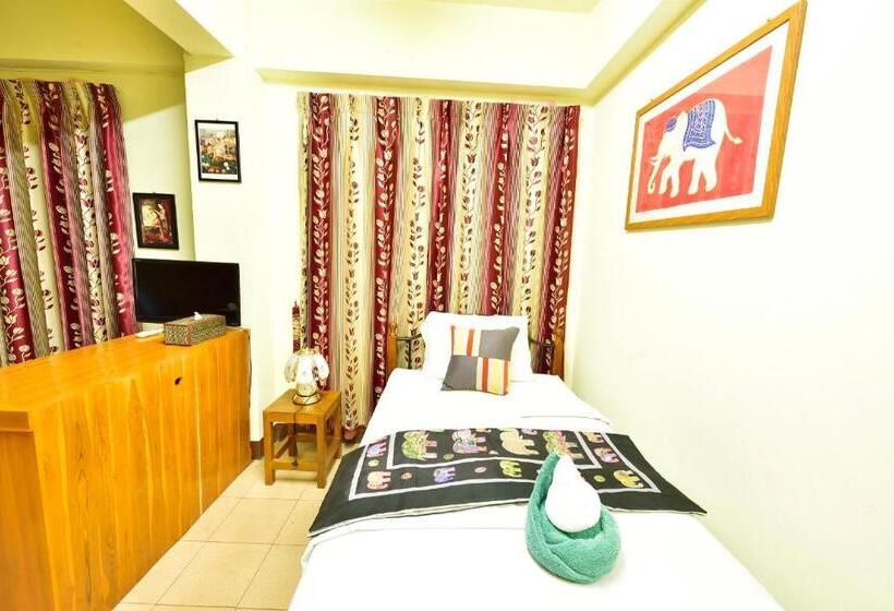 اتاق استاندارد سه تخته با بالکن, Saithong House