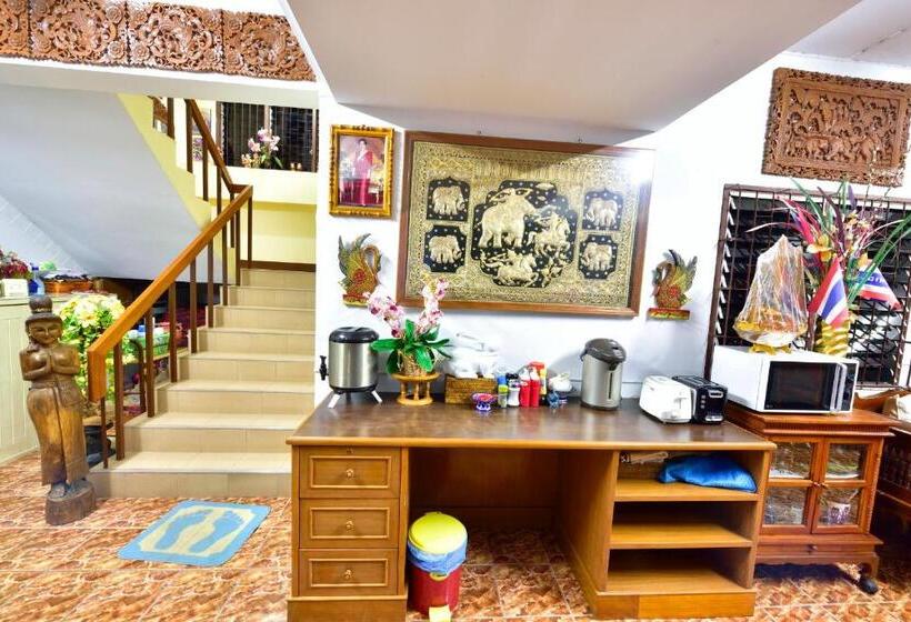 اتاق لوکس با بالکن, Saithong House