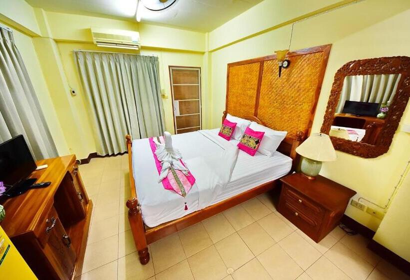 اتاق لوکس با بالکن, Saithong House