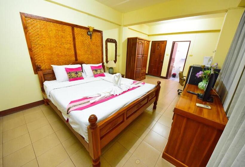 اتاق لوکس با بالکن, Saithong House