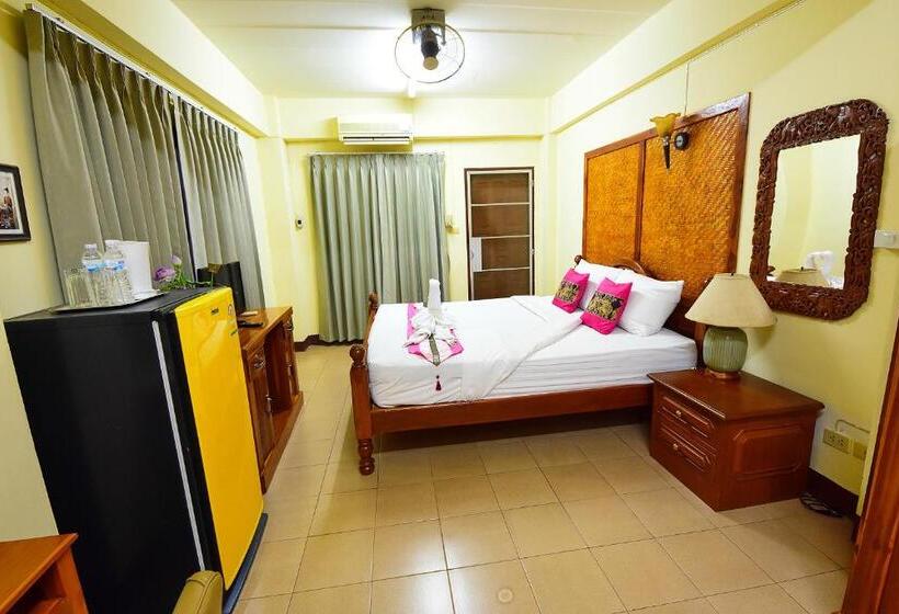 اتاق لوکس با بالکن, Saithong House