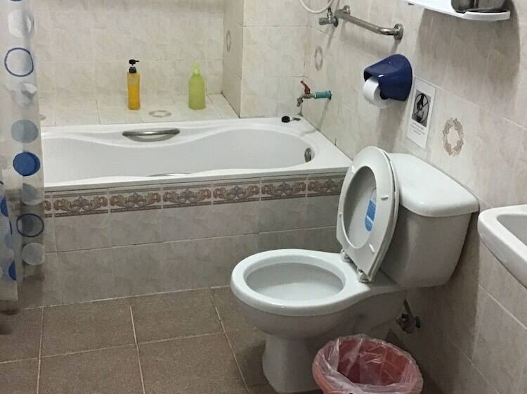 اتاق استاندارد, Saithong House