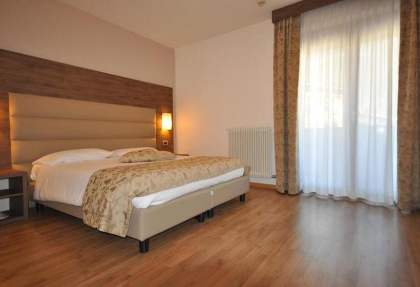 חדר סטנדרט לארבעה, Select