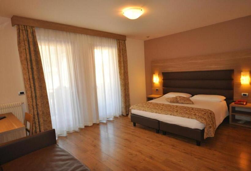 חדר סטנדרט לארבעה, Select