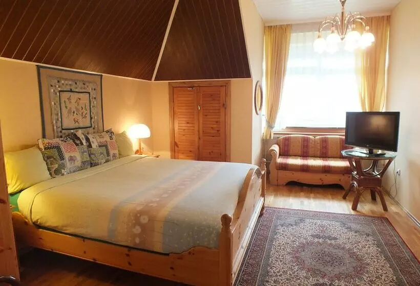 اتاق خانوادگی, Villa žvejų 29