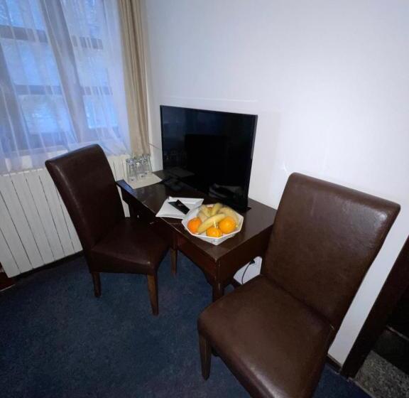 اتاق استاندارد سه نفره, Sobe Na Jošanici