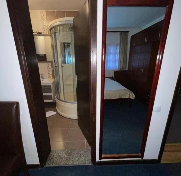 اتاق استاندارد سه نفره, Sobe Na Jošanici