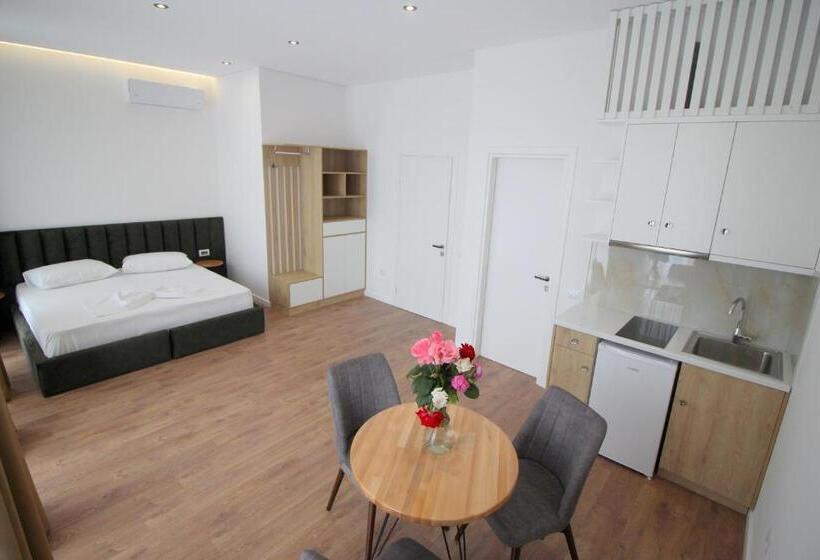 Monolocale Standard con Balcone, Juer