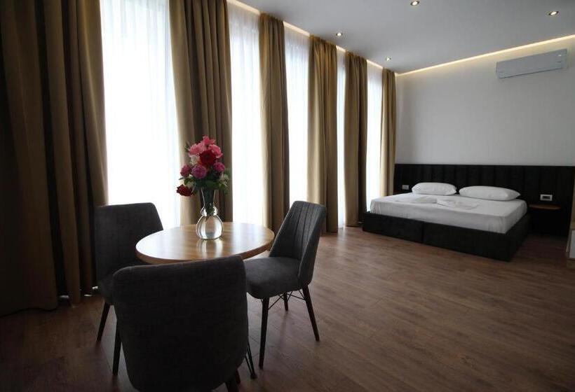 Monolocale Standard con Balcone, Juer