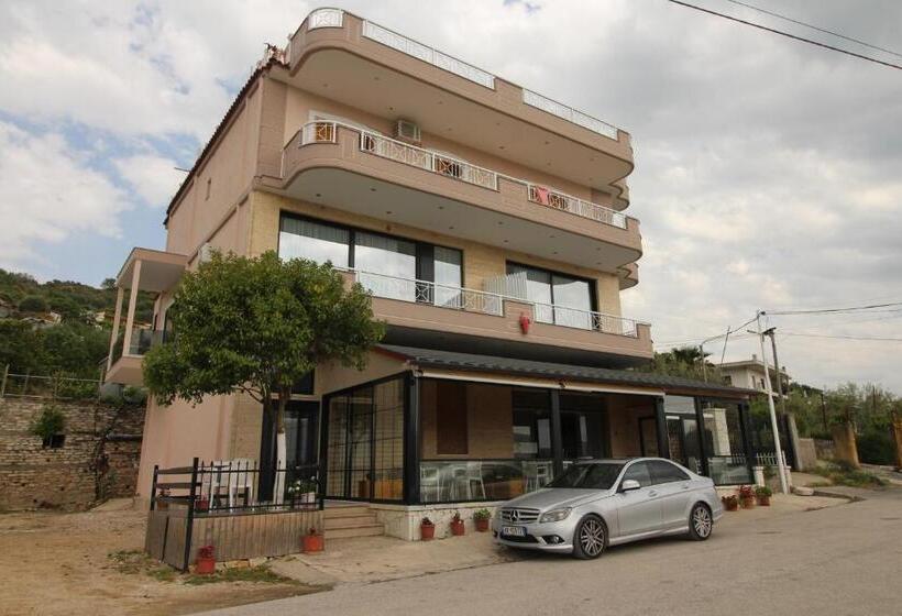 Camera Deluxe con Balcone, Juer