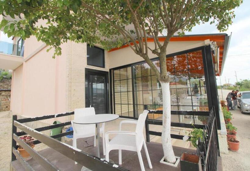 Camera Deluxe con Balcone, Juer