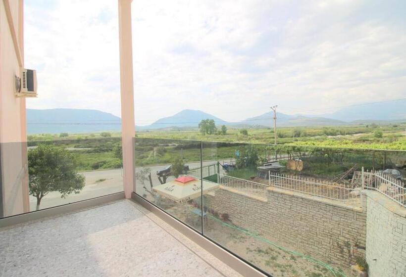 Camera Deluxe con Balcone, Juer