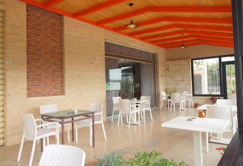 Suite Familiare, Juer