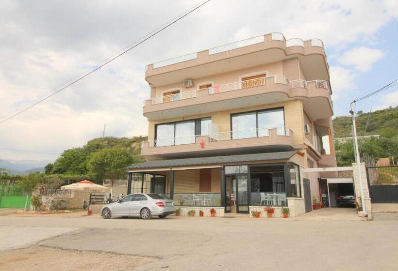 Suite Familiare, Juer